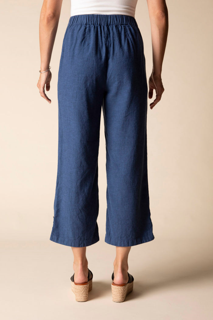 Summer Breeze Button Trim Capri - 41576
