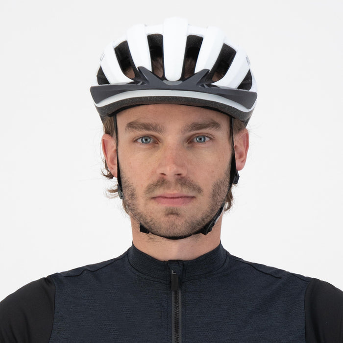 Rogelli Ferox II fietshelm wit gedragen door man voorkant.