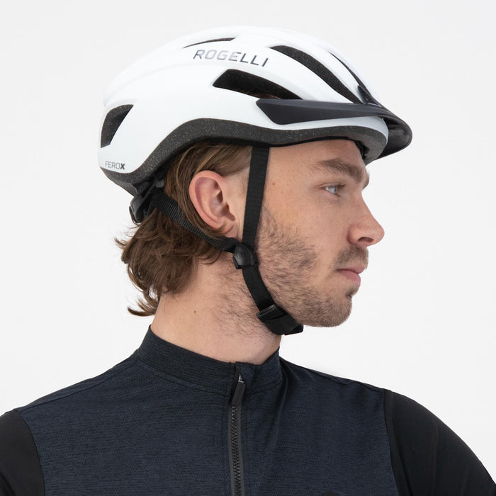 Rogelli Ferox II fietshelm wit gedragen door man zijkant.