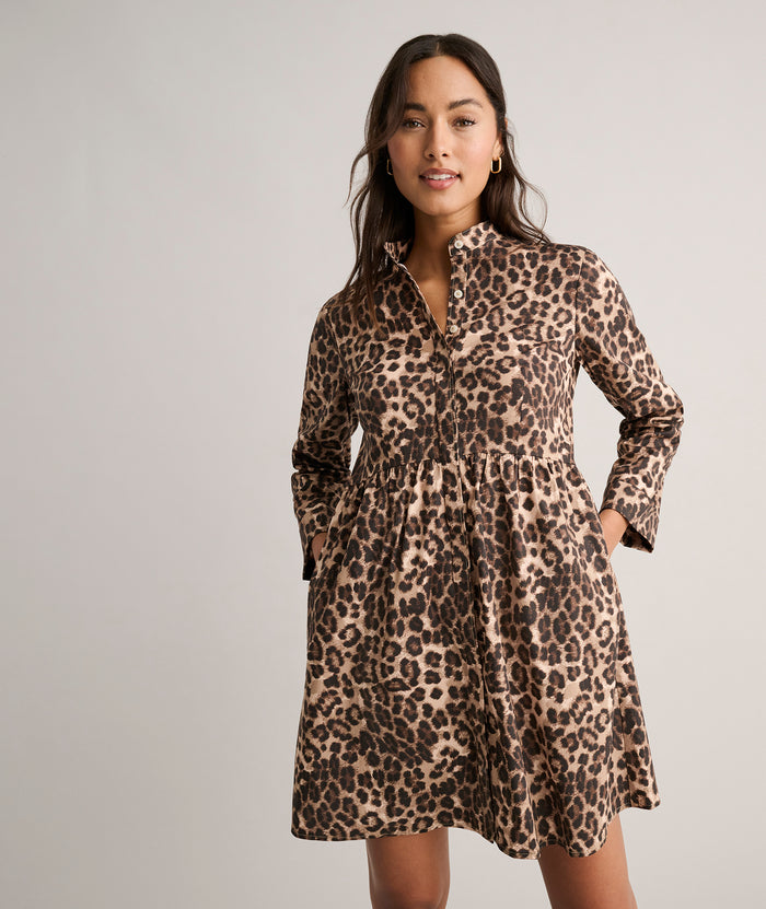 Model is wearing UNTUCKit Stretch Cotton Lauren Shirt Dress.